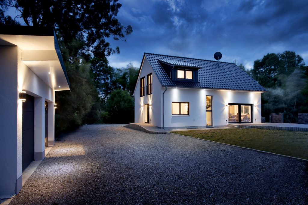 Gira Reportage Haus Außenansicht