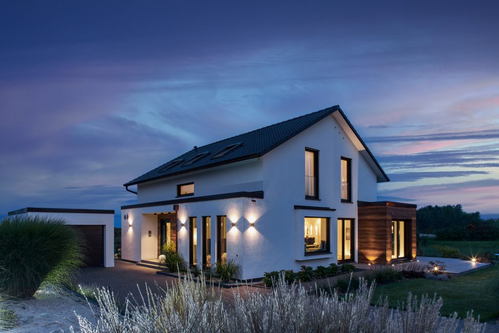 Rensch Haus Außenansicht nachts